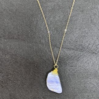 Collier avec Calcédoine bleue, bijoux fait main, bijoux fantaisie, pierre naturelle, calcédoine bleue, fabrication artisanale