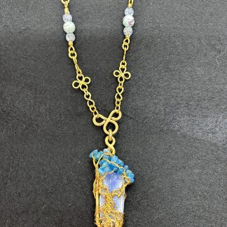 Collier arbre de vie sur cyanite, pierre naturelle, arbre de vie, bijoux fantaisie, bijoux fait main, fabrication française